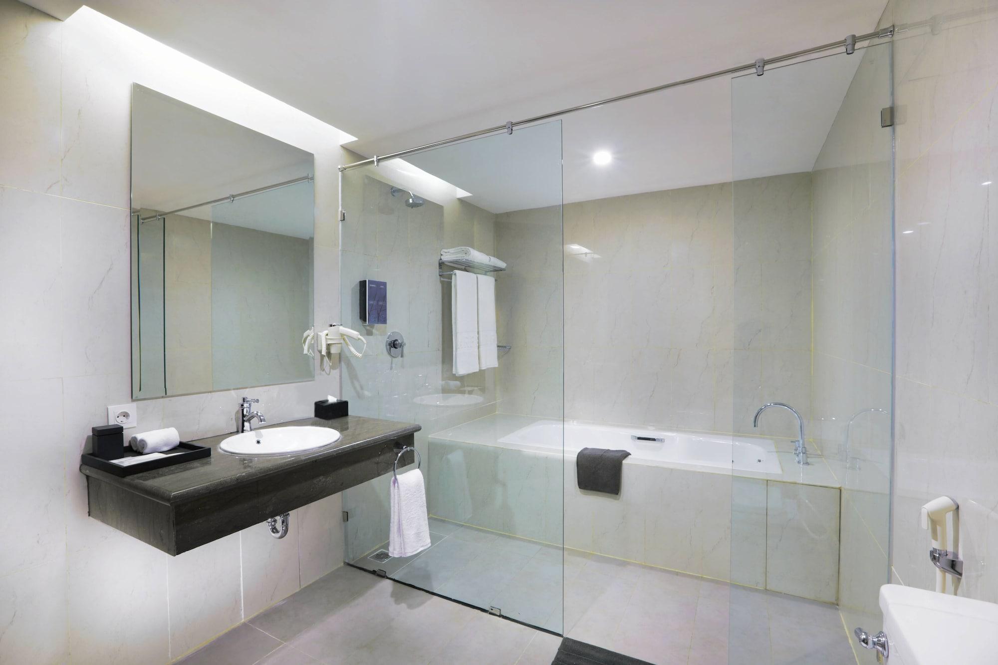 Harper Perintis By Aston Hotell Makassar Eksteriør bilde