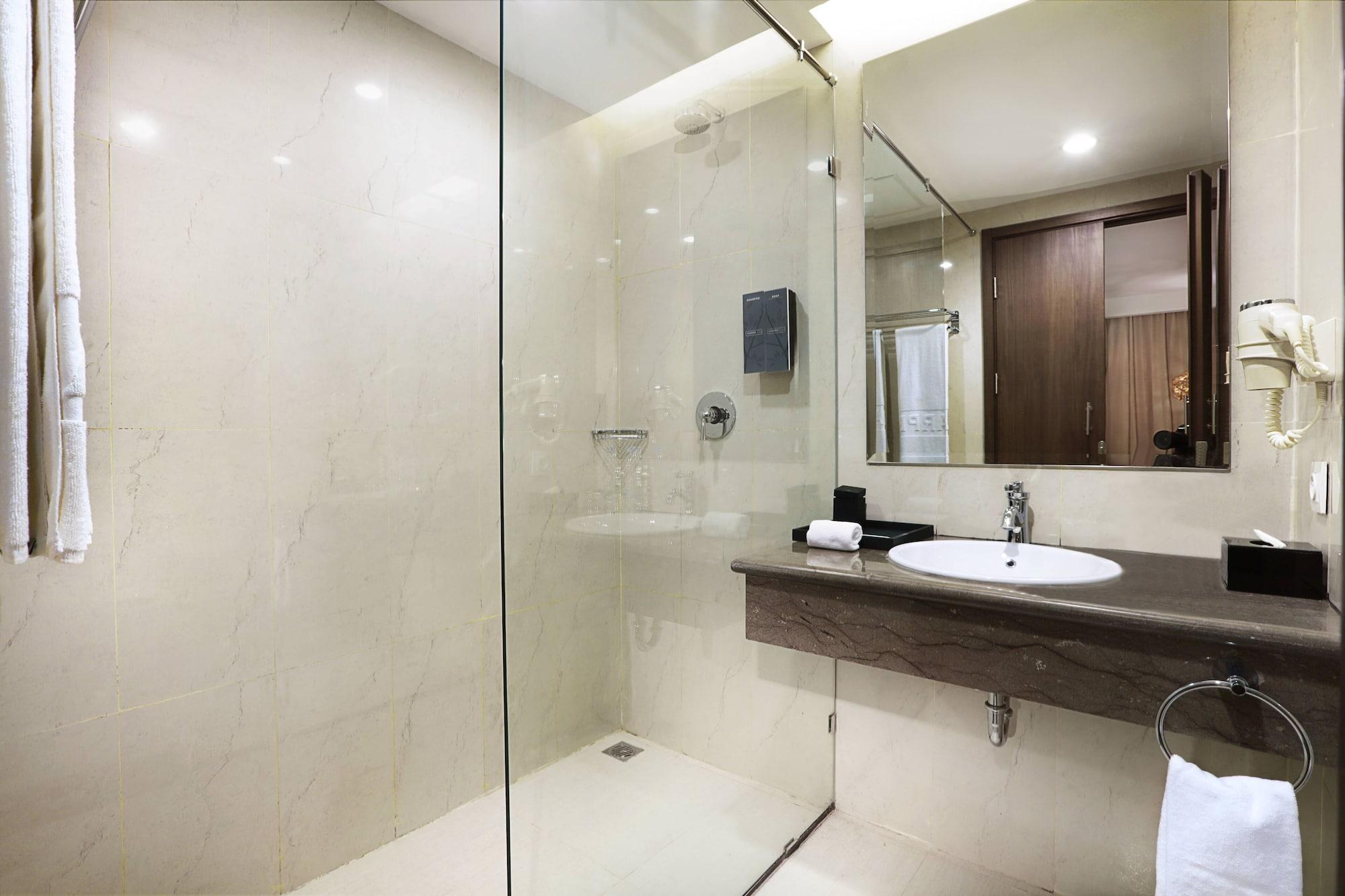 Harper Perintis By Aston Hotell Makassar Eksteriør bilde