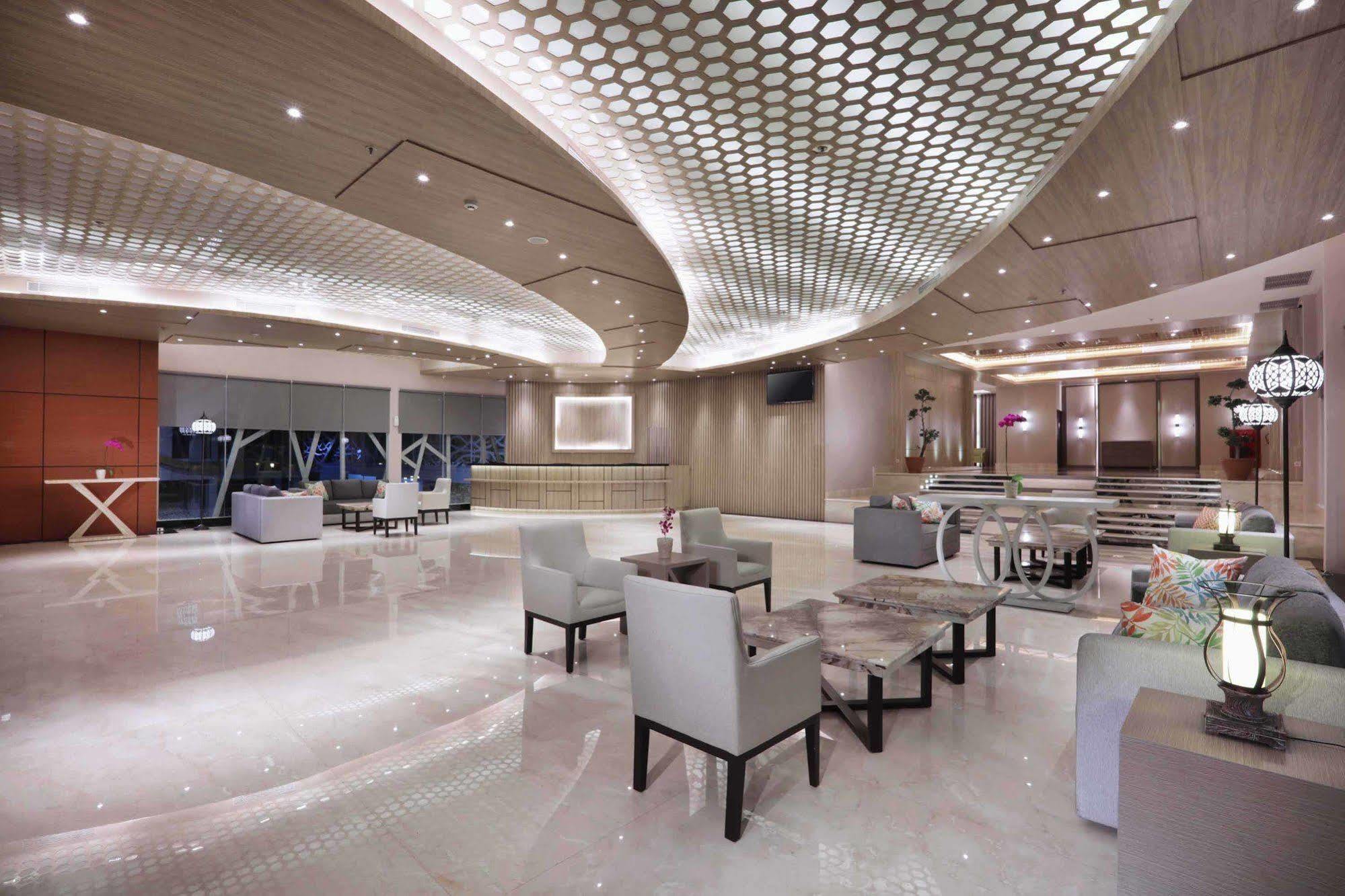 Harper Perintis By Aston Hotell Makassar Eksteriør bilde