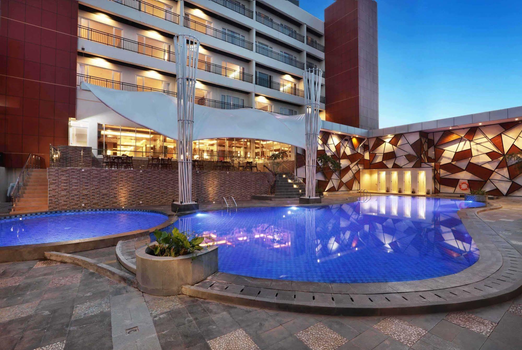 Harper Perintis By Aston Hotell Makassar Eksteriør bilde