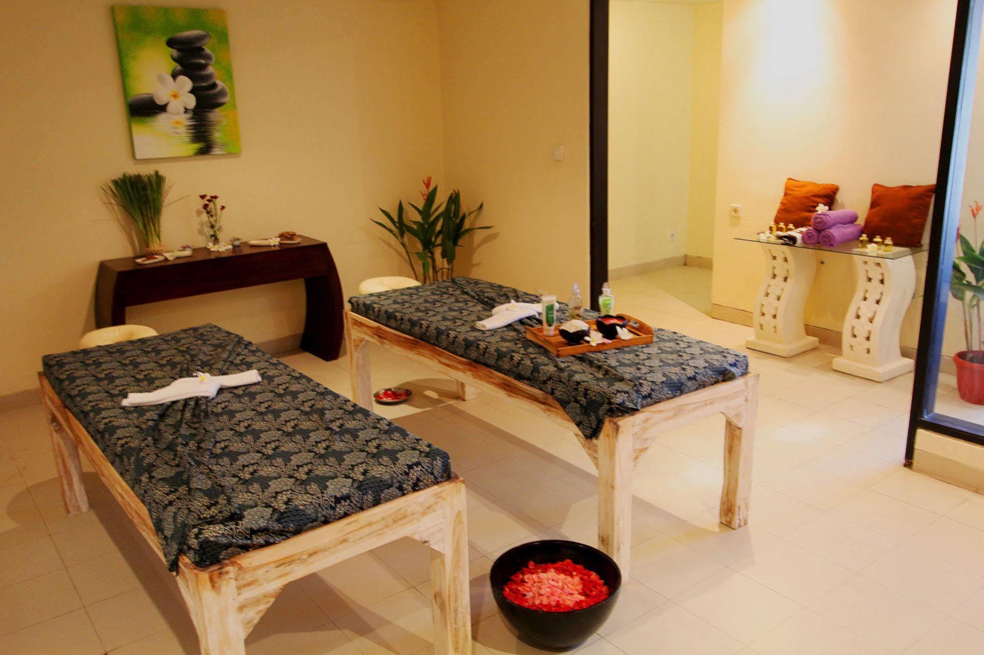 Harper Perintis By Aston Hotell Makassar Eksteriør bilde