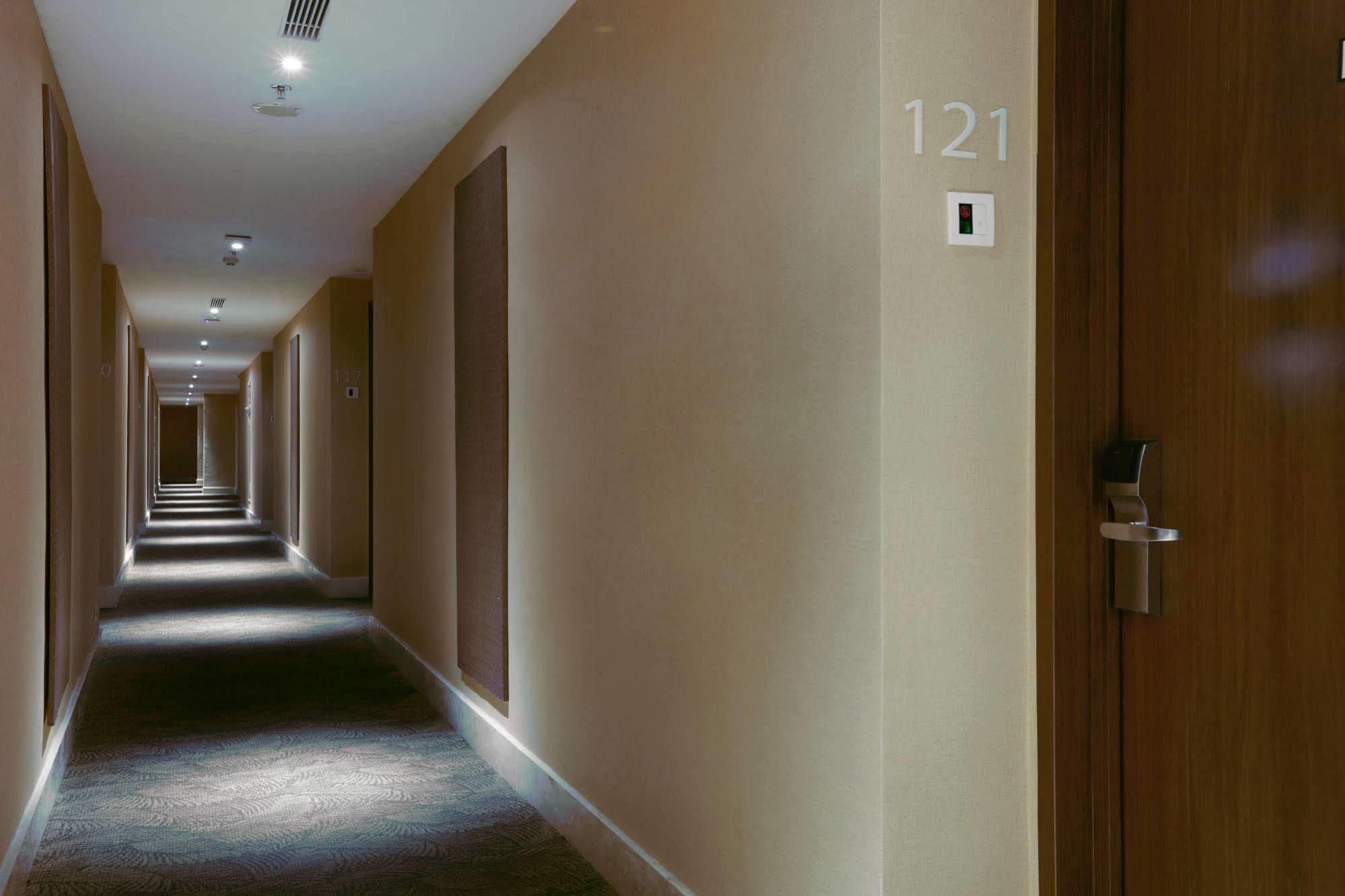 Harper Perintis By Aston Hotell Makassar Eksteriør bilde